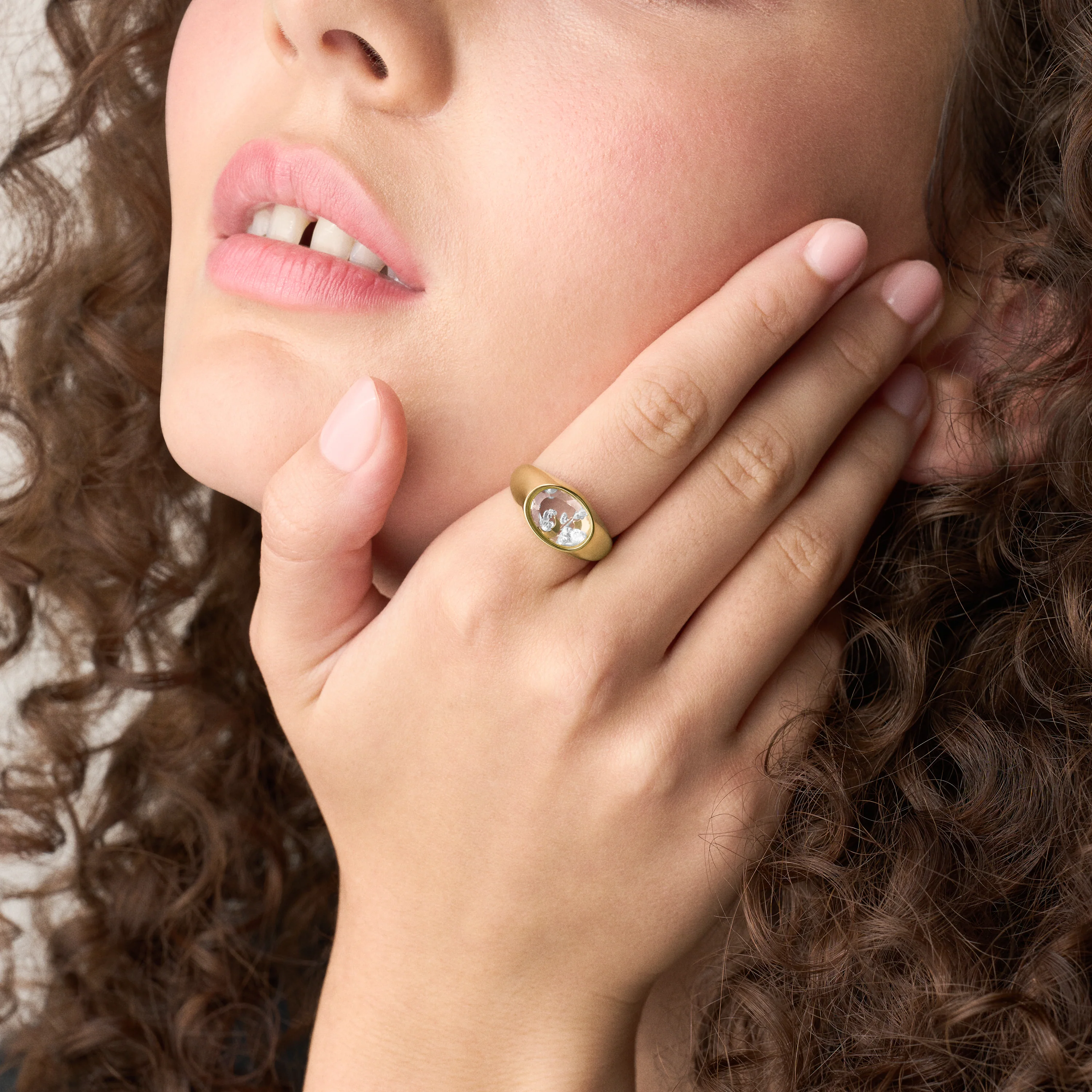Sutton Shaky Glitz Gold-Tone Stainless Steel Moon and Star Signet Ring - Image 5